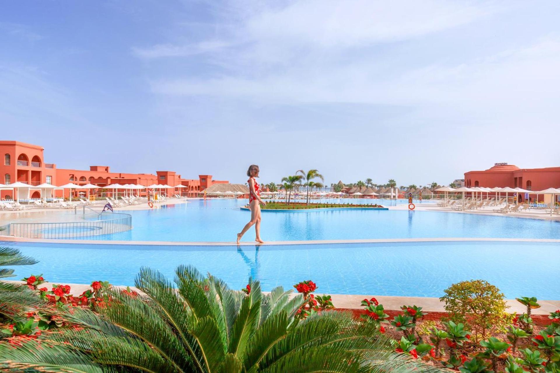 Pickalbatros Laguna Vista Aqua Park Sharm el-Sheikh Bagian luar foto The swimming pool at the resort