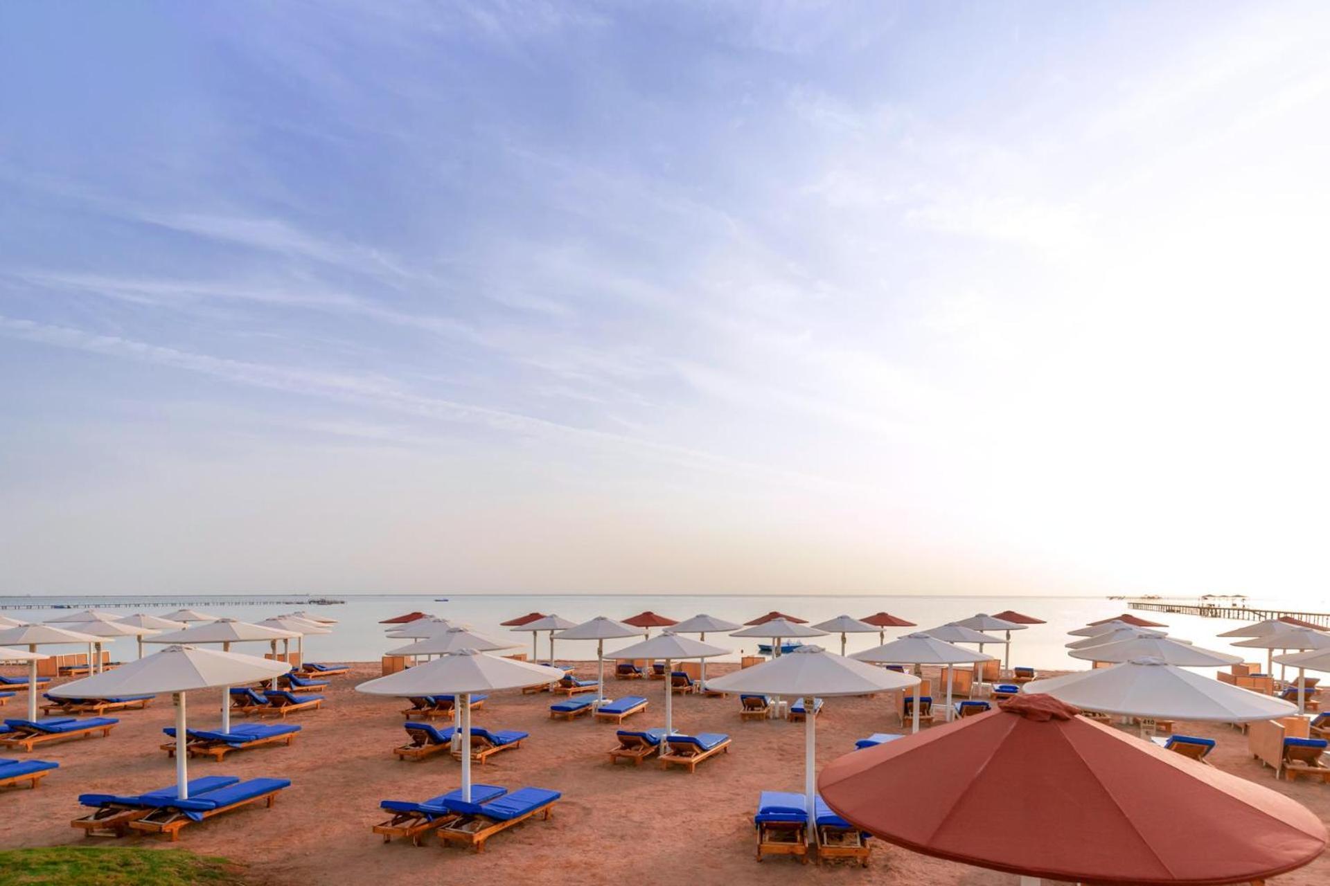Pickalbatros Laguna Vista Aqua Park Sharm el-Sheikh Bagian luar foto The beach at the resort