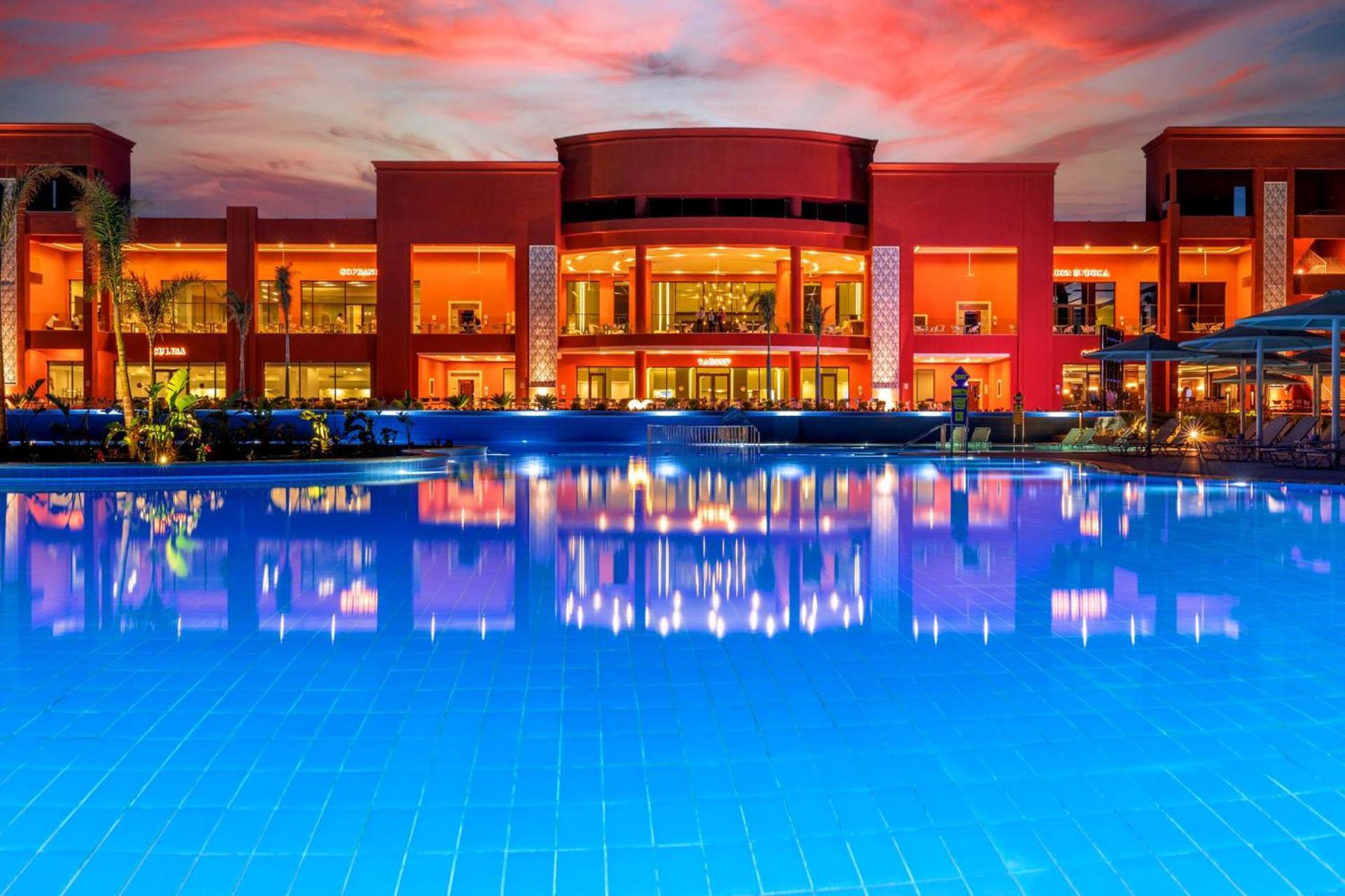 Pickalbatros Laguna Vista Aqua Park Sharm el-Sheikh Bagian luar foto The resort at night