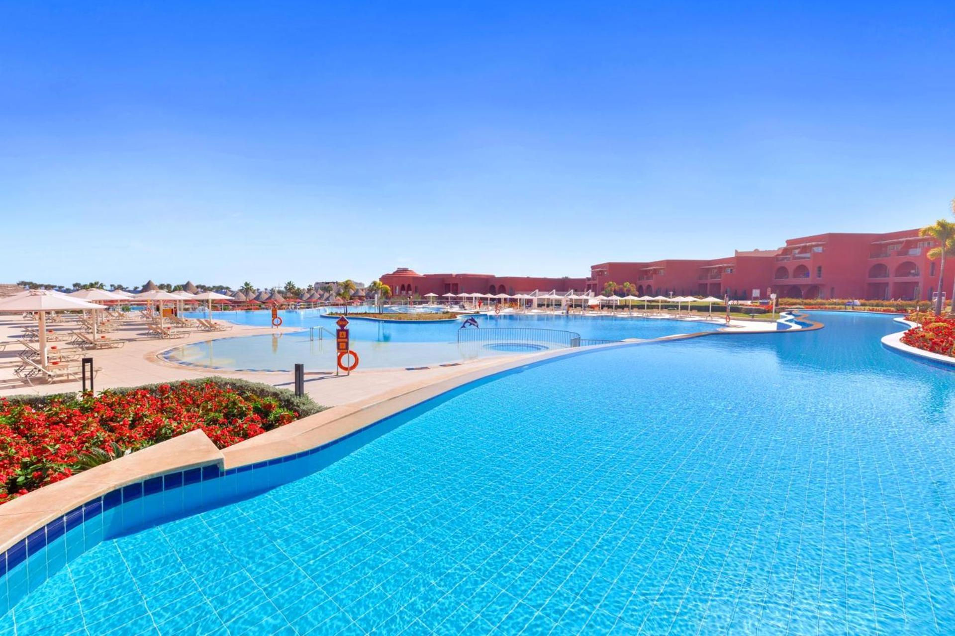Pickalbatros Laguna Vista Aqua Park Sharm el-Sheikh Bagian luar foto The swimming pool at the resort