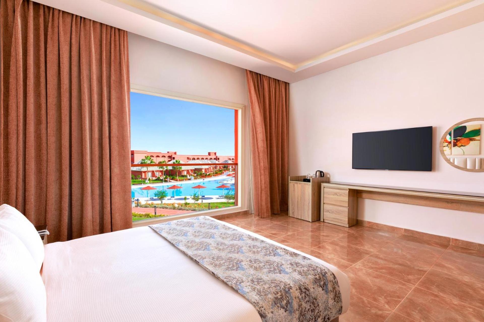 Pickalbatros Laguna Vista Aqua Park Sharm el-Sheikh Bagian luar foto A view of the resort from a room